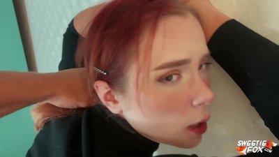 Man foutu nan bouch la ak Pussy obeyisan Redheaded Skimpy ak Cum sou Tit